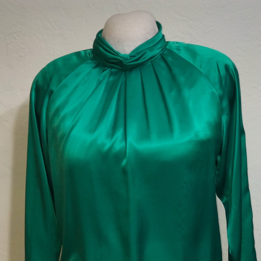 JUSTIN TODD Size:12 High Neck Satin Blouse